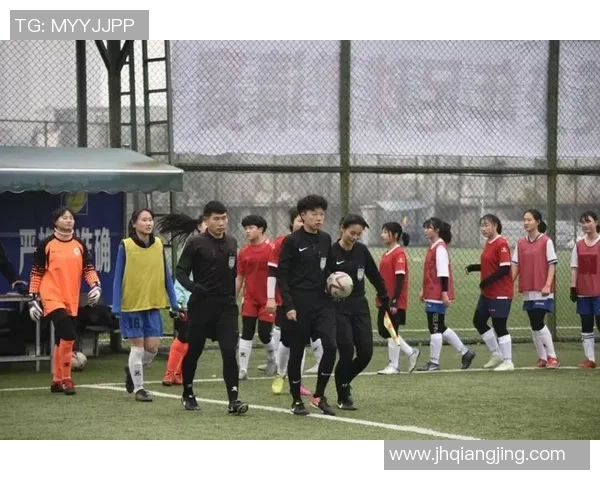 在绿茵场上绽放的爱恋与梦想足球竞技中的耽美故事
