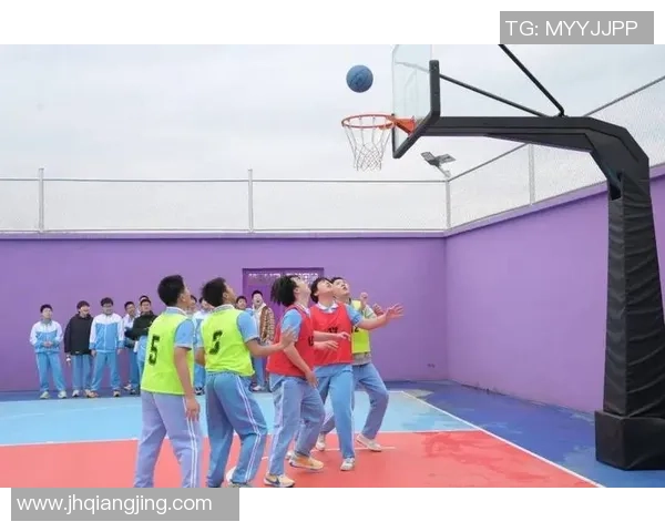 在篮球场上绽放青春光彩的女孩们的故事与梦想